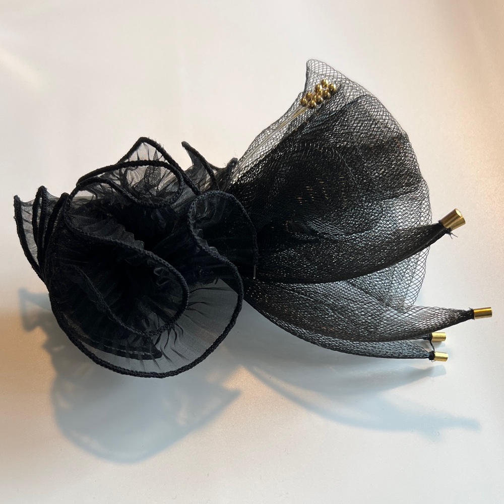 Vintage 80s 90s Gothcore Derby Black and Gold Net Mesh Fascinator Hair Accessory